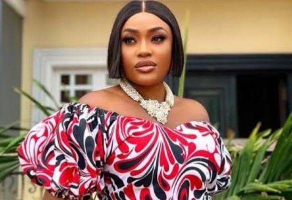 Lizzy Gold Biography